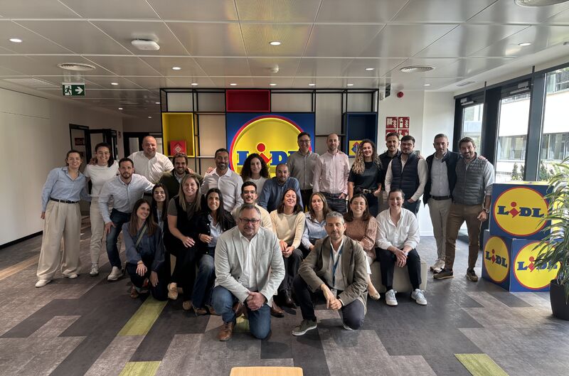 INTERACTUAR2001's tweet photo. No lo llamamos hablar en público. Lo llamamos #hablarconelpúblico.
Porque #comunicar no va de demostrar todo lo que sabes, sino de entender quién tienes delante, #conectar con esas personas y hacer que el mensaje les llegue de verdad.  #interactuar https://t.co/3mrXyJUiAD https://t.co/dLuKvtG9jL