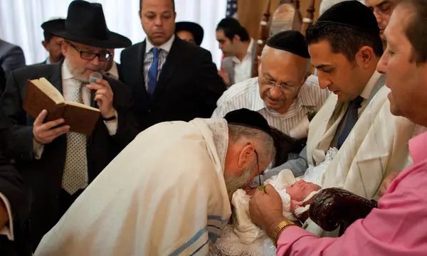 MrsMylkov's tweet photo. @JakeTurx @AutisticClip With a swift swipe of his scalpel, Rabbi A Romi Cohn circumcises the baby boy, then leans down and sucks the blood from the boy’s penis as prayers in Hebrew fill the Brooklyn synagogue. https://t.co/kNuWSvBFbJ