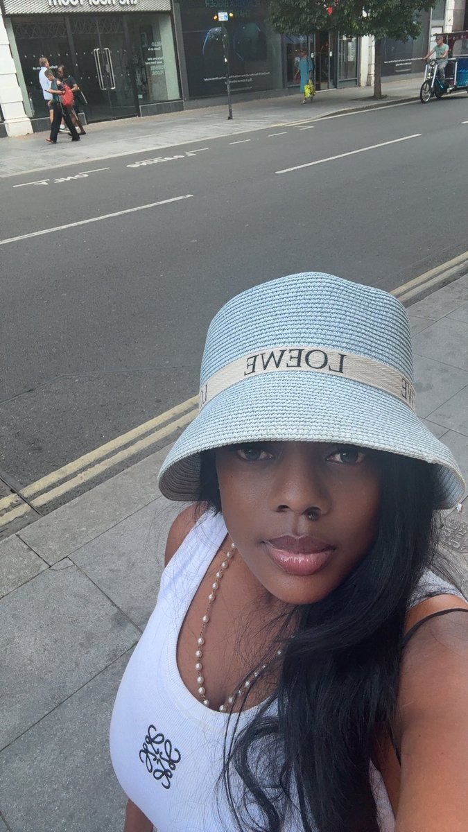 thenanaaba's tweet photo. Carlos Queiroz’s sugar babe😍

We lose 1 game pɛ, I go lɛf am. Me pɛ sokoooo https://t.co/dkS8P0a3L3