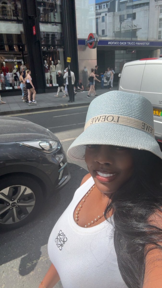 thenanaaba's tweet photo. Carlos Queiroz’s sugar babe😍

We lose 1 game pɛ, I go lɛf am. Me pɛ sokoooo https://t.co/dkS8P0a3L3