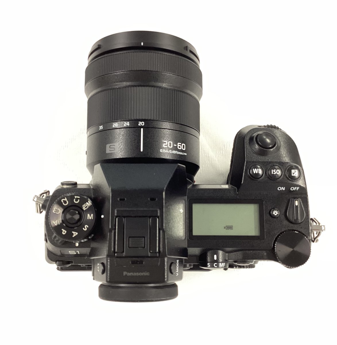 lemonsha's tweet image. 銀座店🍋に鉄の塊(褒め言葉)がやってきました✨️​LUMIX S1入荷です🙌
​1kgを超えるので正直重いです🪨
が！この剛性感と吸い付くようなEVF、そして最高に心地よいシャッター音を聞くと、これだよなと納得させられちゃいます📸✨️
​撮ってる感を全身で味わいたい方はぜひ✨️
​#Panasonic #カメラ買取