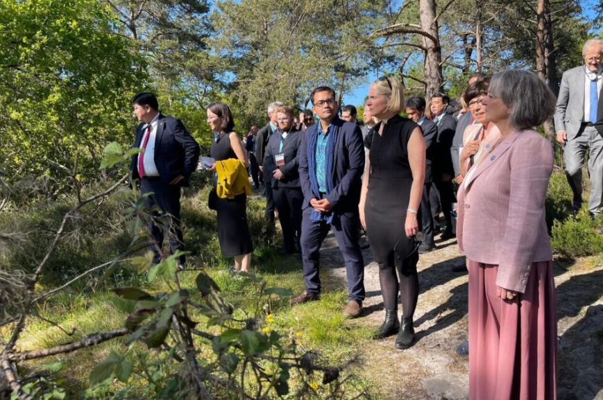 LaRep77's tweet image. 🧐G7 Environnement : "Un symbole" …des ministres du monde entier en balade en forêt de #Fontainebleau actu.fr/ile-de-france/… via @actufr #G7Environnement #G7 #Forêt