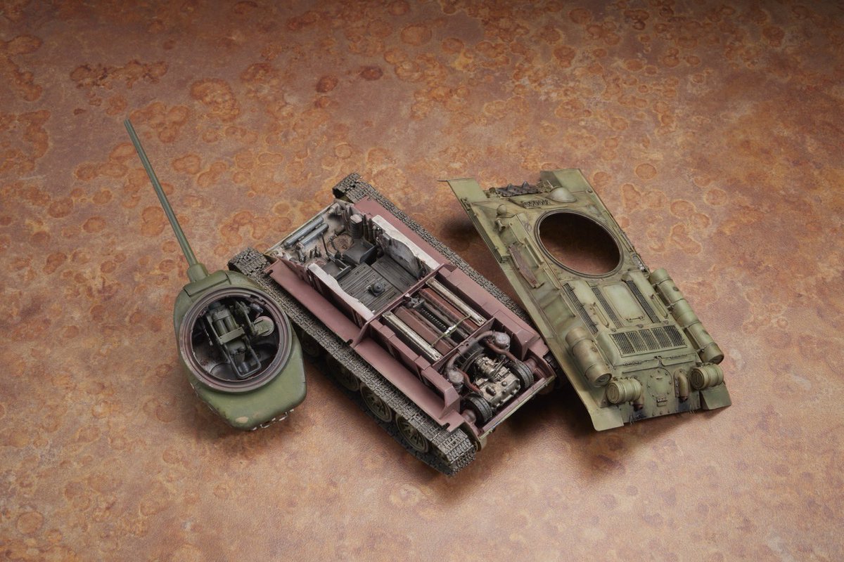 本日発売の月刊モデルグラフィックス6月号に掲載されているで童友社の1/48 T-34/85制作しました。インテリア付きで、中々のボリューム。楽しめました。モデグラ買ってね！

#モデルグラフィックス