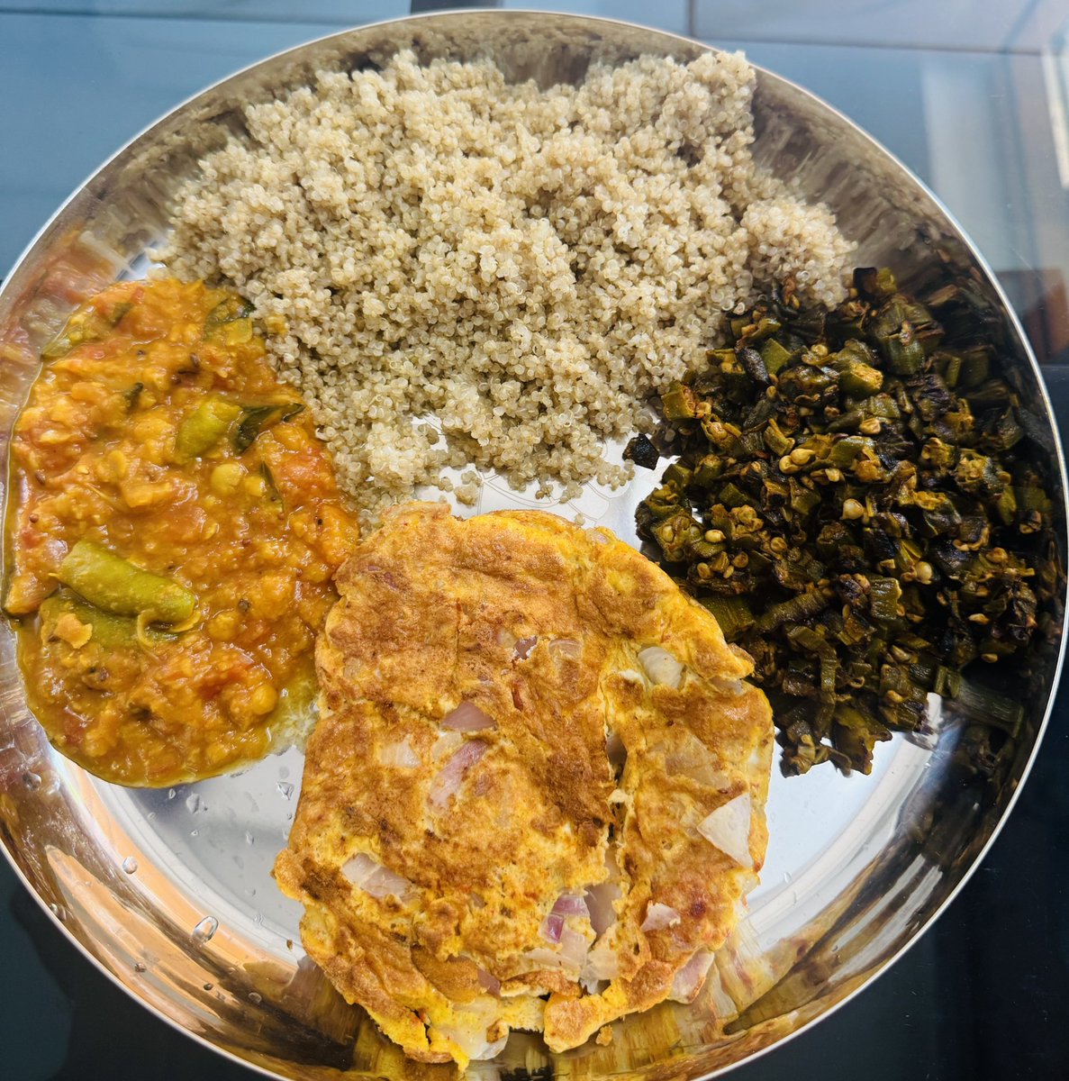 sunny5boy's tweet image. #Lunch : that’s it , that’s the lunch!!

** Quinoa 
** Tomato Pappu
** Bendakaya Fry
** Omelette 
** Curd

#Food #RJY