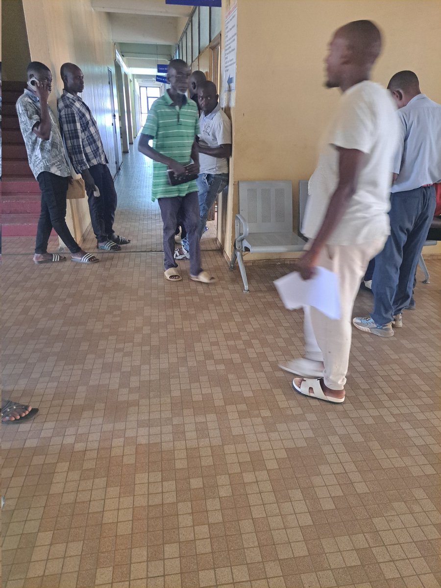 nsanzetienne's tweet photo. ikibazo kiri muri Autorisation de transports Sinziko bazi ko abo benegihugu ko baziko nabo bafise ico bahereza amaboko,akazi nakakare bigenda gute kugira umukozi wa leta hagere 09h ataratonda?ibibintu umushikiranganji arakwiye gufata ingingo tuzoshika ku mbono kazoza bimeze uko. https://t.co/HiGTppYbXq