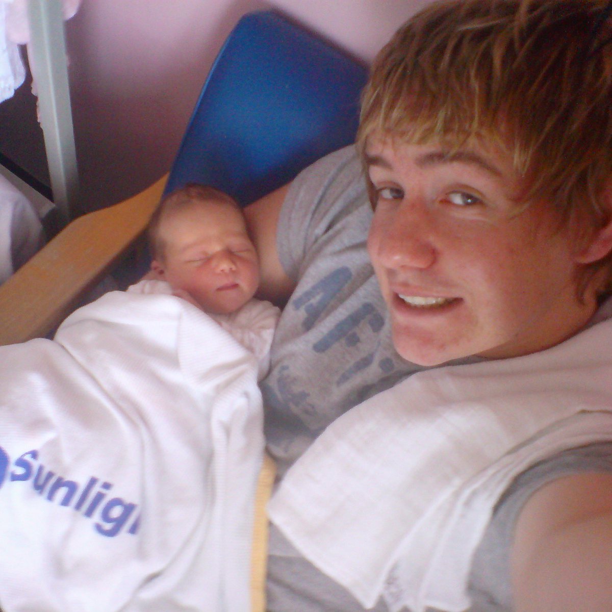 Barry Lewis tweet media