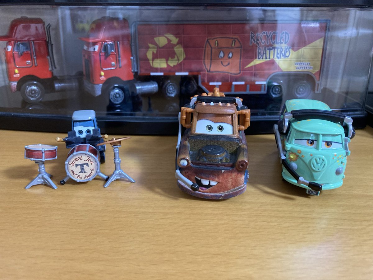 Cars950's tweet photo. 3台ゲット！
早くSweet Tea欲しい
#カーズ　#マテル https://t.co/sWvxhQJeKq