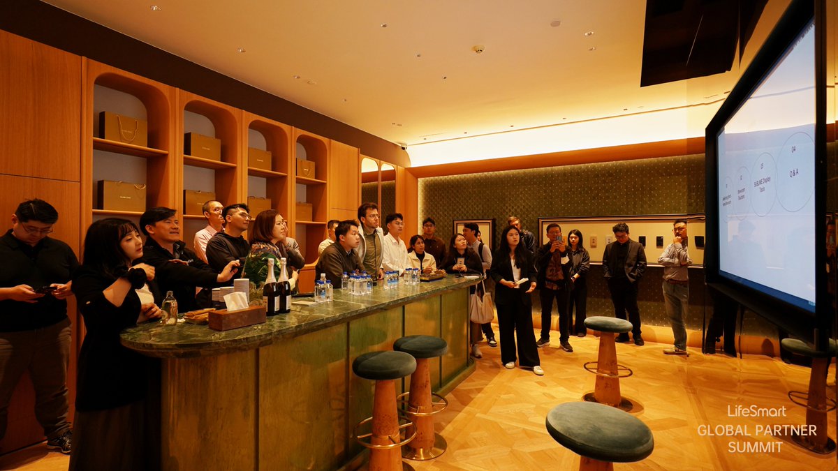 ilifesmarthome's tweet image. Inside the SUBLIME Exclusive Store. 🏛️✨
At the LifeSmart Global Partner Summit 2026, our visionaries explored: 
High-end retail operation strategies  
Versatile SUBLIME displays
Setting the new standard for smart home showrooms. 
iot.ilifesmart.com/?utm_source=x
#SmartHome #LuxuryLiving