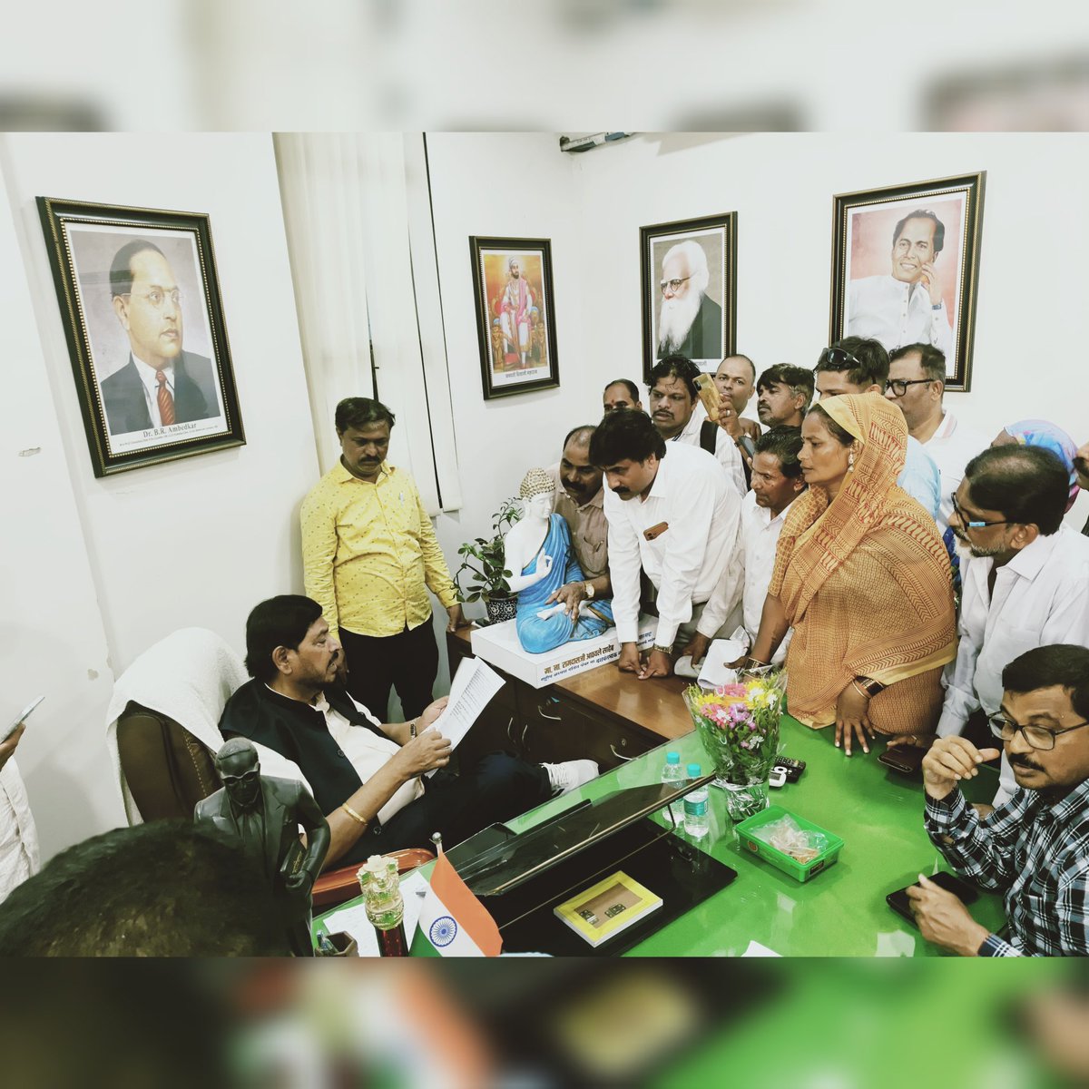 CPDIndiaSpeaks's tweet photo. दिनांक २३ एप्रिल रोजी केंद्रीय सामाजिक न्याय मंत्री मा. ना. रामदास आठवले जी यांची भेट घेण्यात आली. चिकूवाडी, बोरिवली येथील परिस्थिती आणि तोडक कारवाई संदर्भात त्यांना माहिती देण्यात आली तसेच संबंधित निवेदन/पत्र सादर करण्यात आले. https://t.co/TW7S6aXb0N