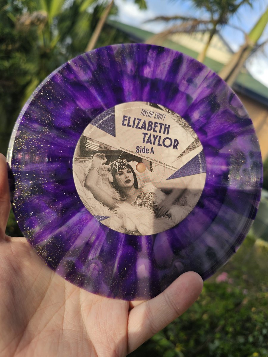 rainonme85's tweet photo. She is so pretty @taylorswift13 @taylornation13 #rsd2026 #ElizabethTaylor #vinyl #recordstoreday 💜🩷💜🩷💜 https://t.co/Bm8UKNh9rY