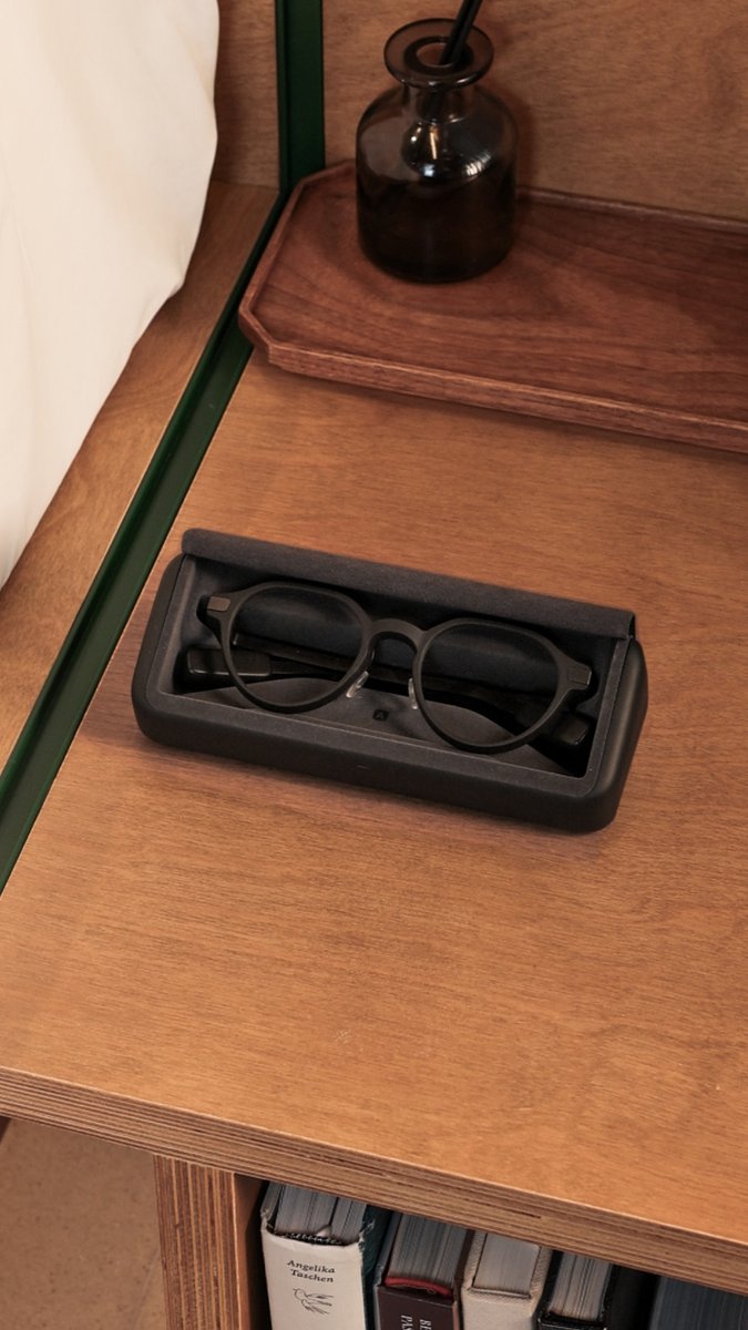 EvenRealities's tweet photo. Phones pull you out of the moment.
Glasses bring info into it.
When does pulling out your phone feel weird?

#TechEtiquette #SmartGlasses #AmbientComputing https://t.co/s1SuoDHjpy