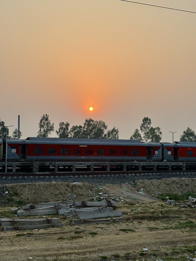 MePurbayan's tweet image. “A Train must leave the platform to reach its desired destination. And it’s not about a train”— Unknown

#wisdom #motivation #inspired #thoughts