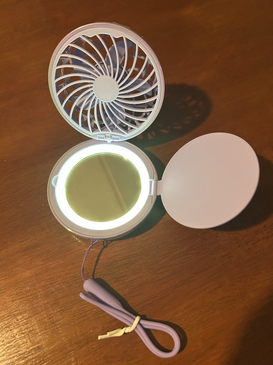 あっちゃん今日届いたよ！
早くてびっくり🤣
プレゼントする分も一緒に頼んだから6月まで保管しとかなきゃ🤭
来週から始まるGWから活躍してくれそうです😍👍
#MiraHanaFAN
#オーロラライラック
#福岡産のあっちゃん
#山口厚子
<a href="/alohaarabian58/">福岡産のあっちゃん</a>