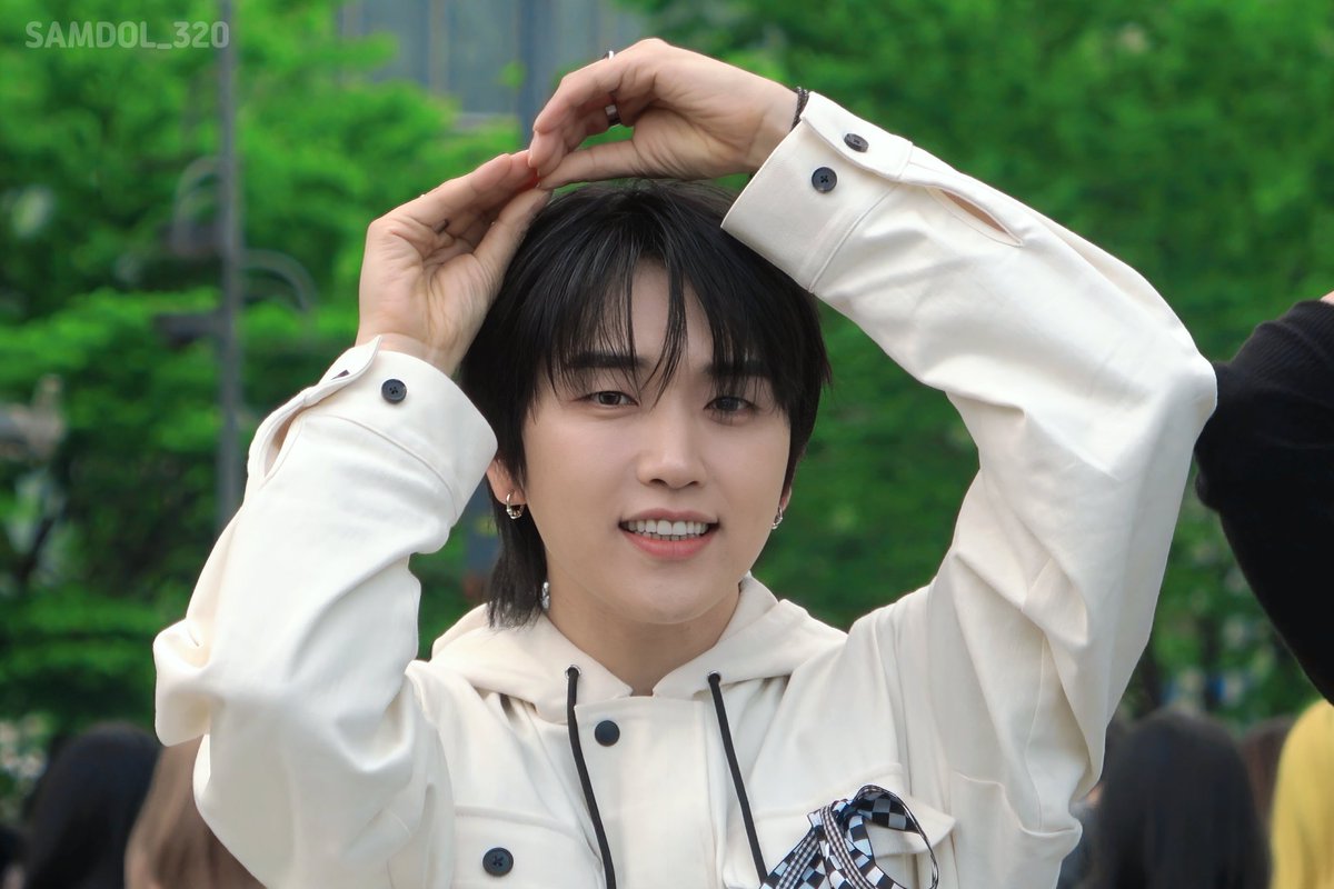 SAMDOL_320's tweet photo. 260423 #B1A4 #산들 #삼돌 

🫶🏻 https://t.co/1Zd45nG0dd