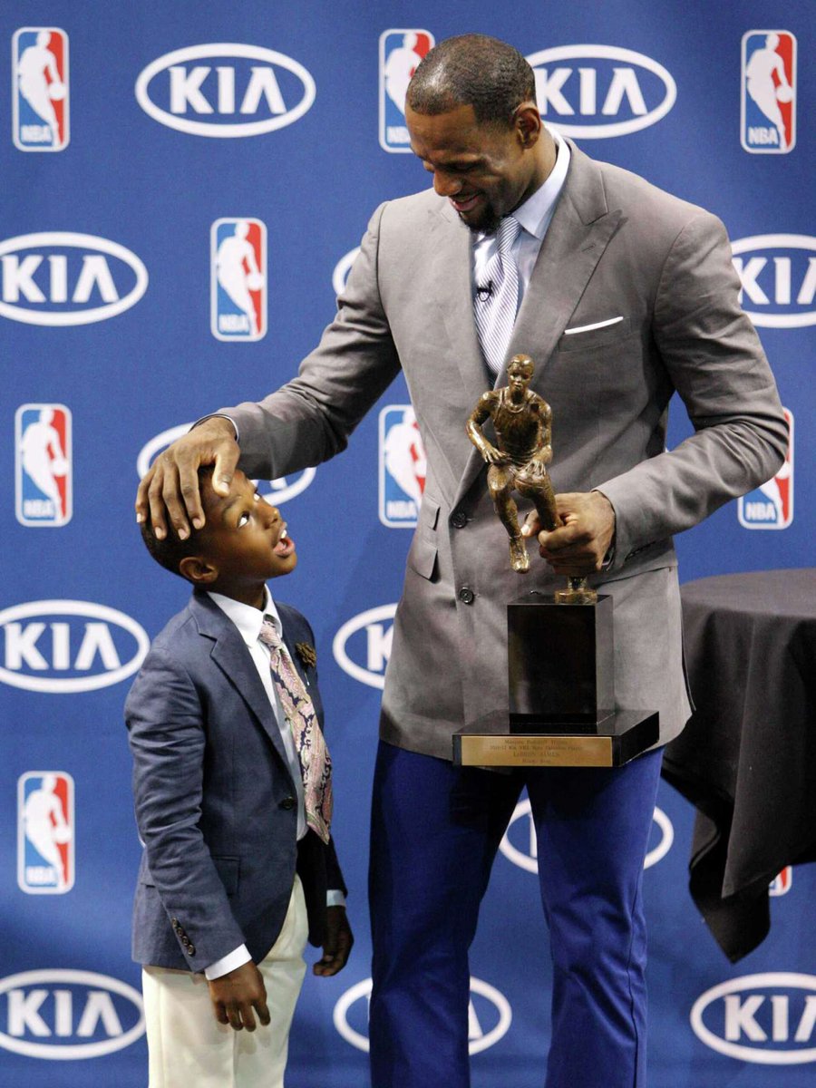 C A L V I N 🕷️ tweet media