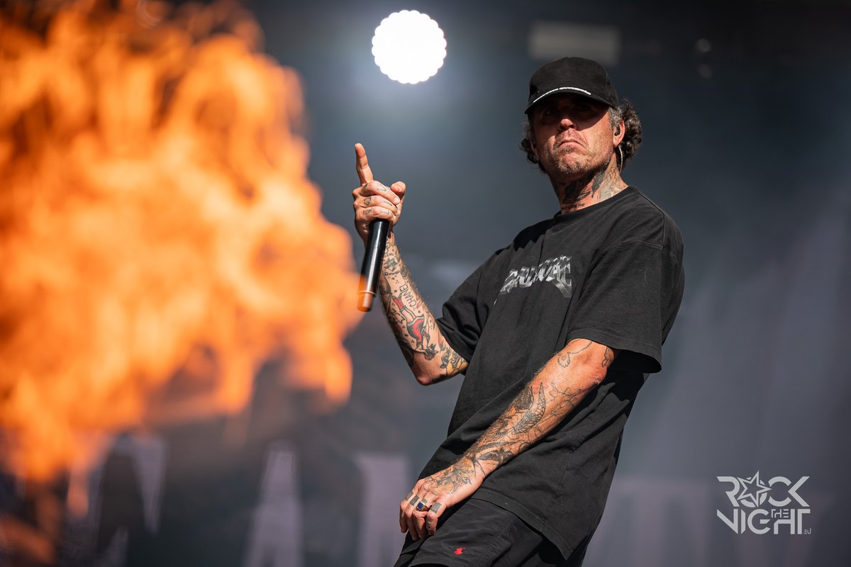 orleff's tweet photo. The Amity Affliction представиха видеото "Kickboxer" и новия си албум "House Of Cards"
https://t.co/7J0CA0y2Y7 https://t.co/uLbiQg6sf1