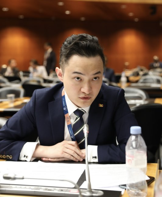 GARL_DEFI's tweet image. Drama in the WLFI ecosystem…

Justin Sun vs World Liberty Financial over frozen tokens is now heading to court.

Private dispute gone public—while the broader crypto policy narrative keeps running in the background.

Wild cycle.

#CryptoNews #BingX