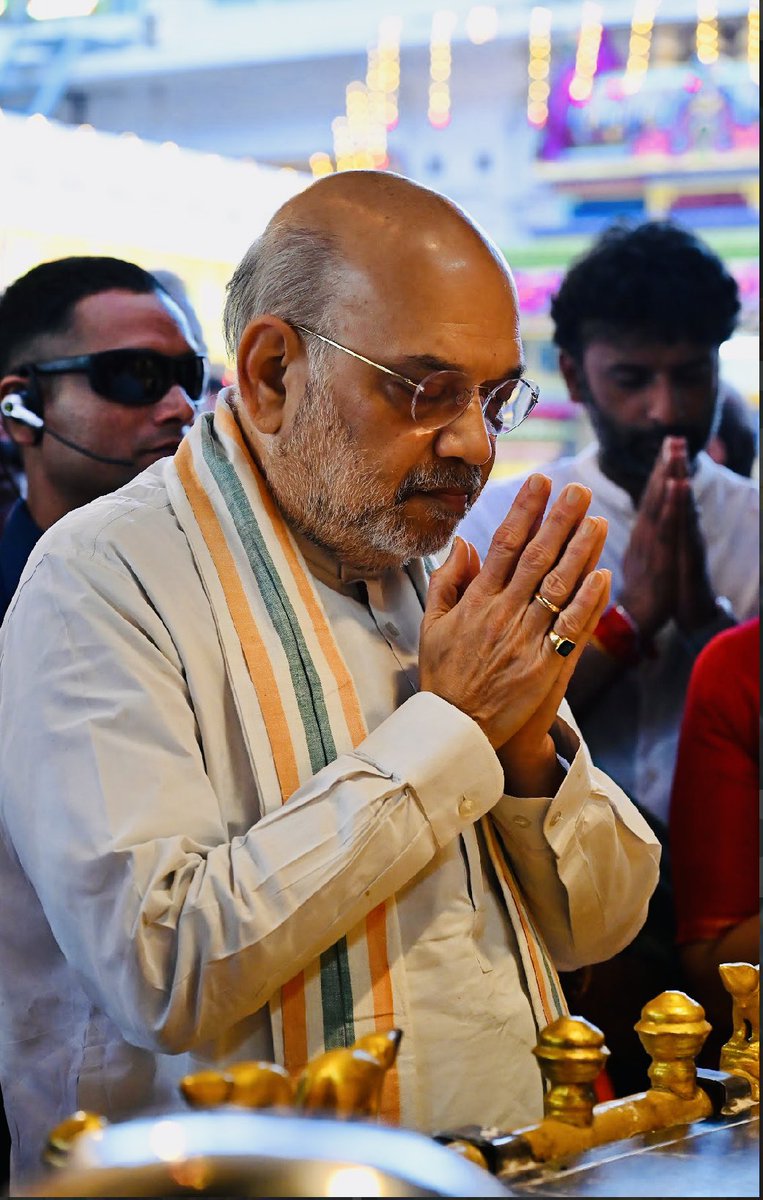 VinojBJP's tweet photo. The prayers offered by Shri @AmitShah ji at the powerful abode of Lord Shiva at Mylapore will be answered! Al fingers point thirds a massive @BJP4India victory at West Bengal and NDA at Tamilnadu! Waiting 🔥🔥 https://t.co/iHYNryWoMp