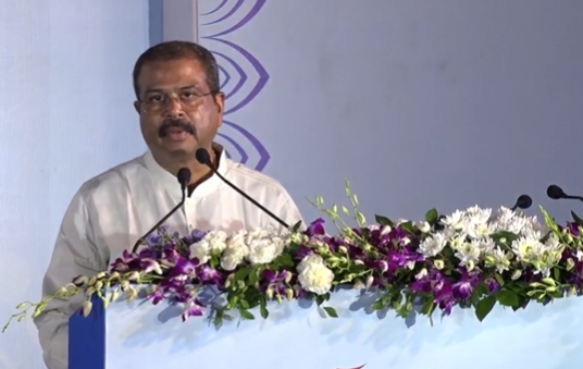 ArgusNews_in's tweet image. #Sambalpur | Union Minister Dharmendra Pradhan addressed the joint venture formation event between JSW Steel and JFE Steel during a ceremony at JSW facility in Sambalpur. 

#Industry #Steel #Odisha #DharmendraPradhan #Development