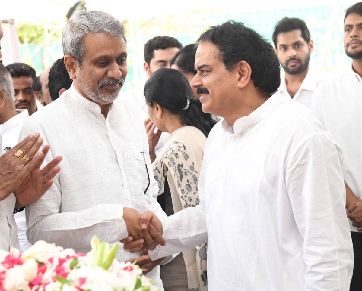 వై.యస్.‌ఆర్‌ కుటుంబం™ tweet media