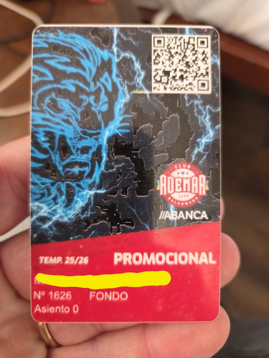 petunkinsoyyo's tweet photo. Hola @ADEMARLEON ! Hemos encontrado este abono de un seguidor tuyo en Disneyland París! Lo dejamos en recepción del Hotel donde lo encontramos! https://t.co/H93gtUNWTm