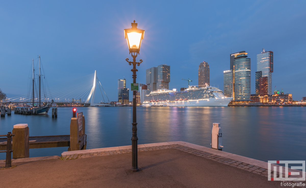 010bynight's tweet image. De #skyline van #Rotterdam door @marcvanderstelt als afdruk op canvas of #print? Verkrijgbaar via shop.ms-fotografie.nl
.
.
.
#picfee #werkaandemuur #sfeeraandemuur #artheroes #benrobenelux #fujifilm #fujifilmnederland