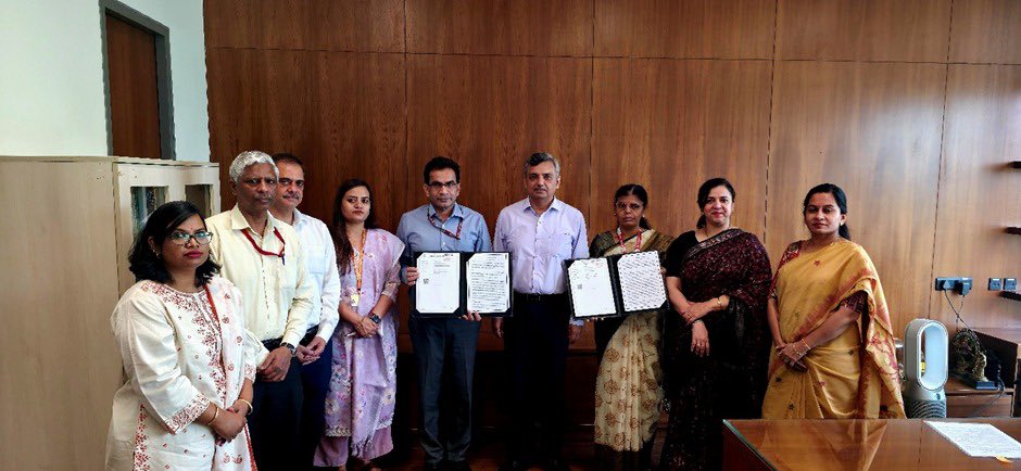 MoHFW_INDIA's tweet image. #HealthForAll

Indian Pharmacopoeia Commission Signs MoUs with the Pharmaceuticals &amp;amp; Medical Devices Bureau of India and National Institute of Pharmaceuticals Education &amp;amp; Research, Hajipur, to Promote Drug Quality, Research, and Patient Safety

@ipcgzb–PMBI Partnership to