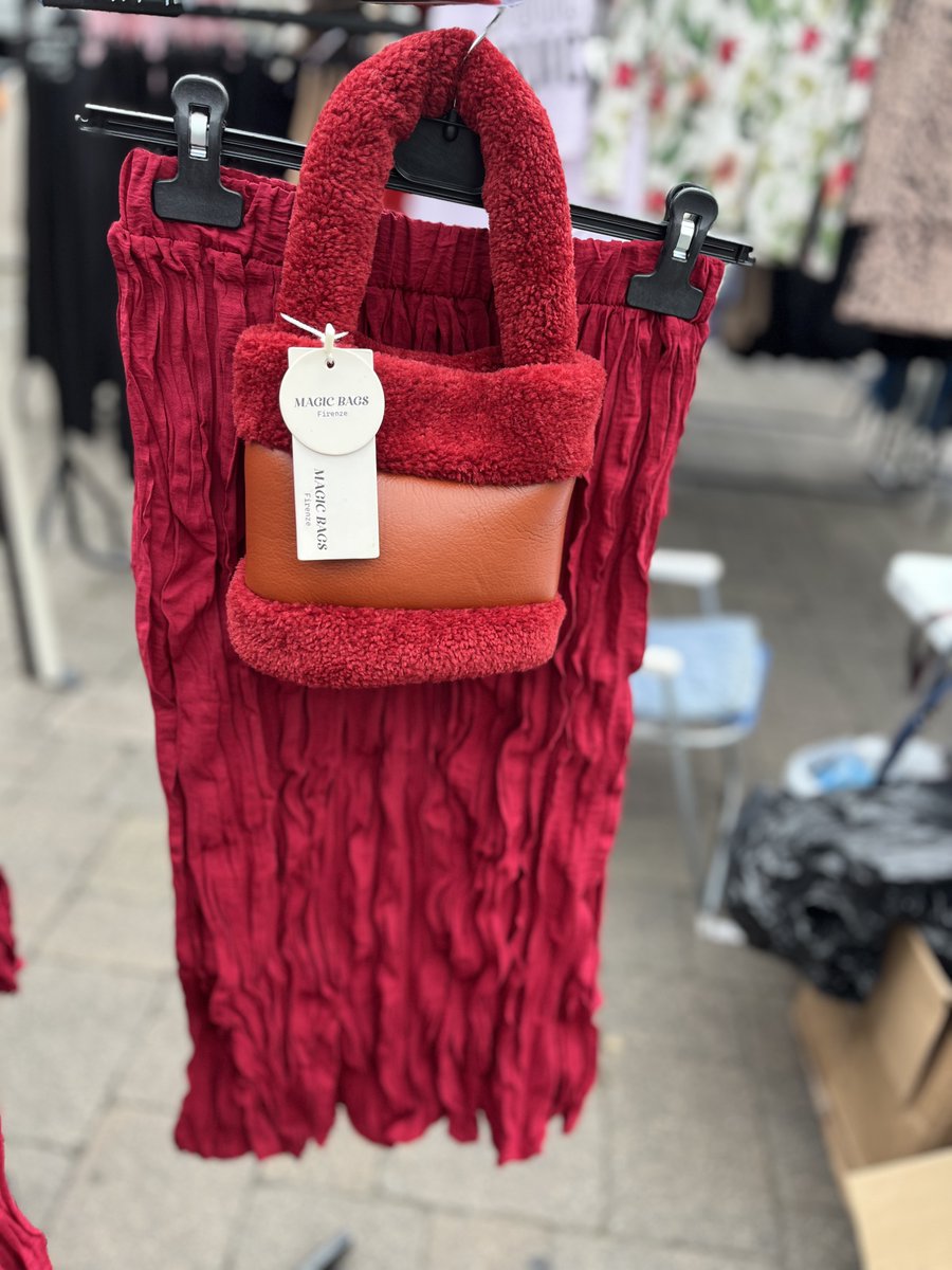 RomfordMarket's tweet image. This season’s must‑have shade: red ❤️
Unique pieces from the local stalls at Romford Market. 

#RomfordMarket #ShopLocal #MarketFashion #EssexStyle #StyleInspo