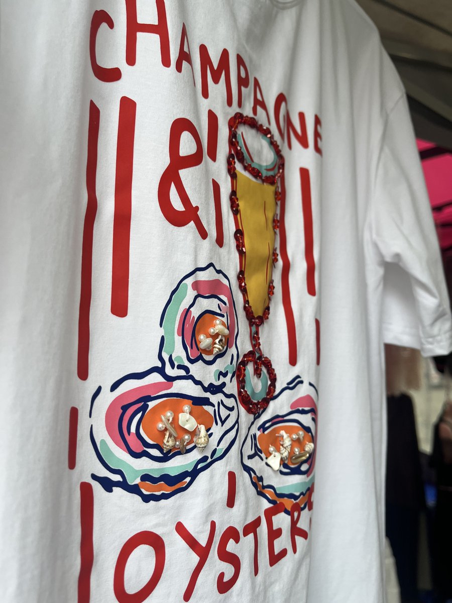 RomfordMarket's tweet image. This season’s must‑have shade: red ❤️
Unique pieces from the local stalls at Romford Market. 

#RomfordMarket #ShopLocal #MarketFashion #EssexStyle #StyleInspo