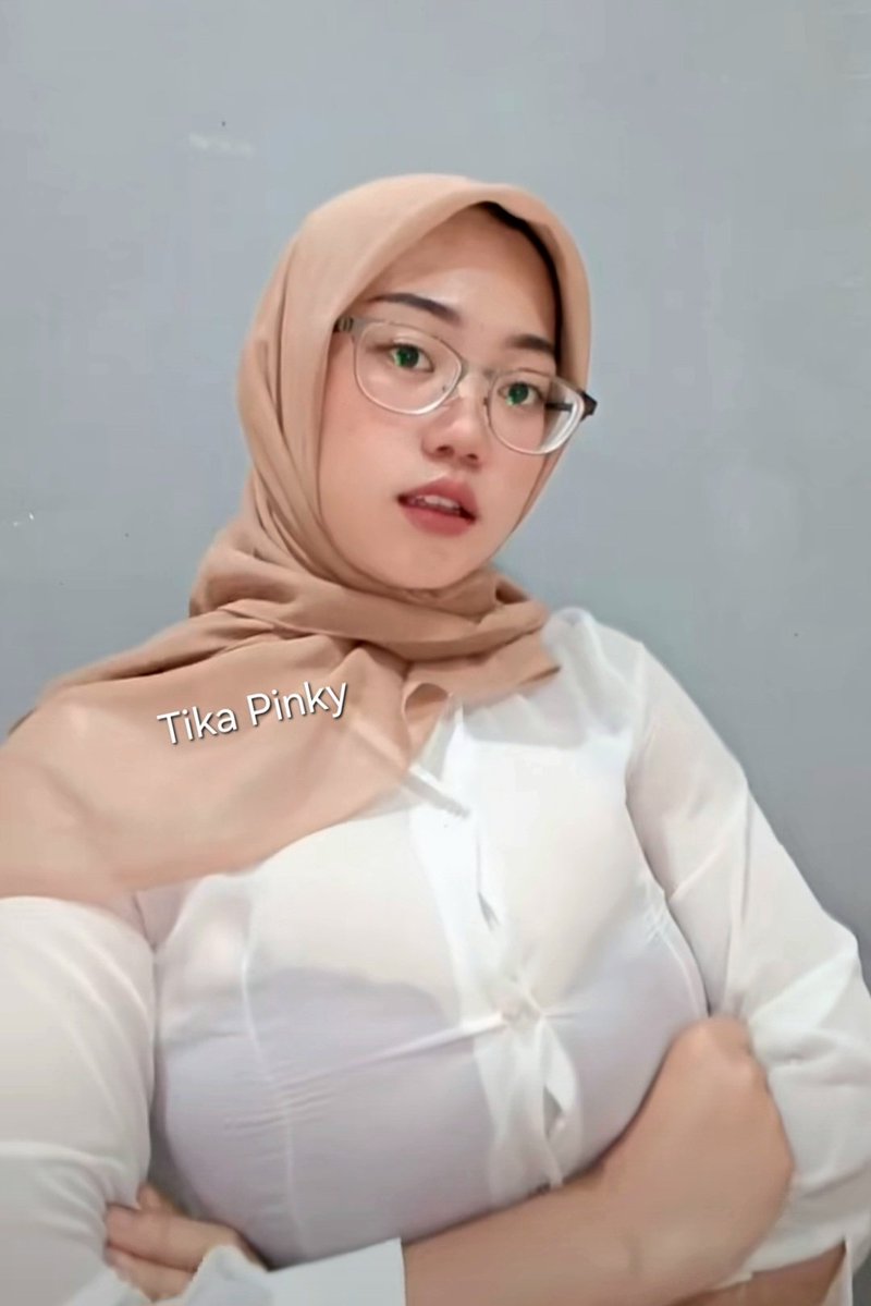 tika pinky tweet media