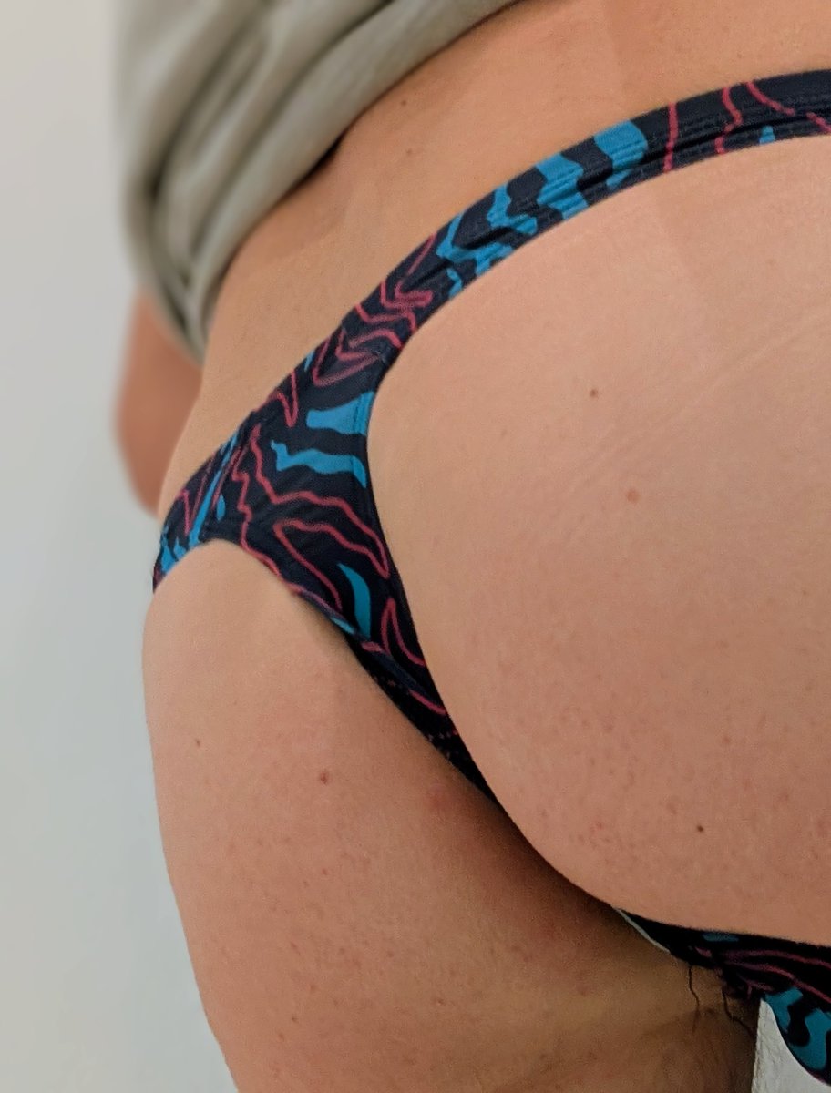 bulges, thongs and more (@bulgesaddicted) on Twitter photo 