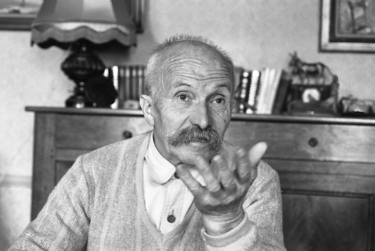 🐌 Henri Vincenot, Vieux Gaulois de Bourgogne
👉 sapaudia.org/2026/04/24/hen…

Il est peu d’écrivains dont l’œuvre exprime une telle unité : la plupart de ses livres enseignent une sorte de sagesse rurale, merveilleusement exprimée par le personnage du Pape des escargots, dit La