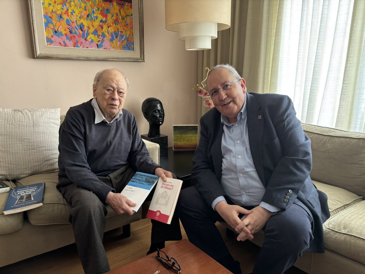 Sempre, sempre, sempre al costat del Molt Honorable Sr. Jordi Pujol i Soley!
Un honor haver servit al poble de Catalunya sota el seu mandat.