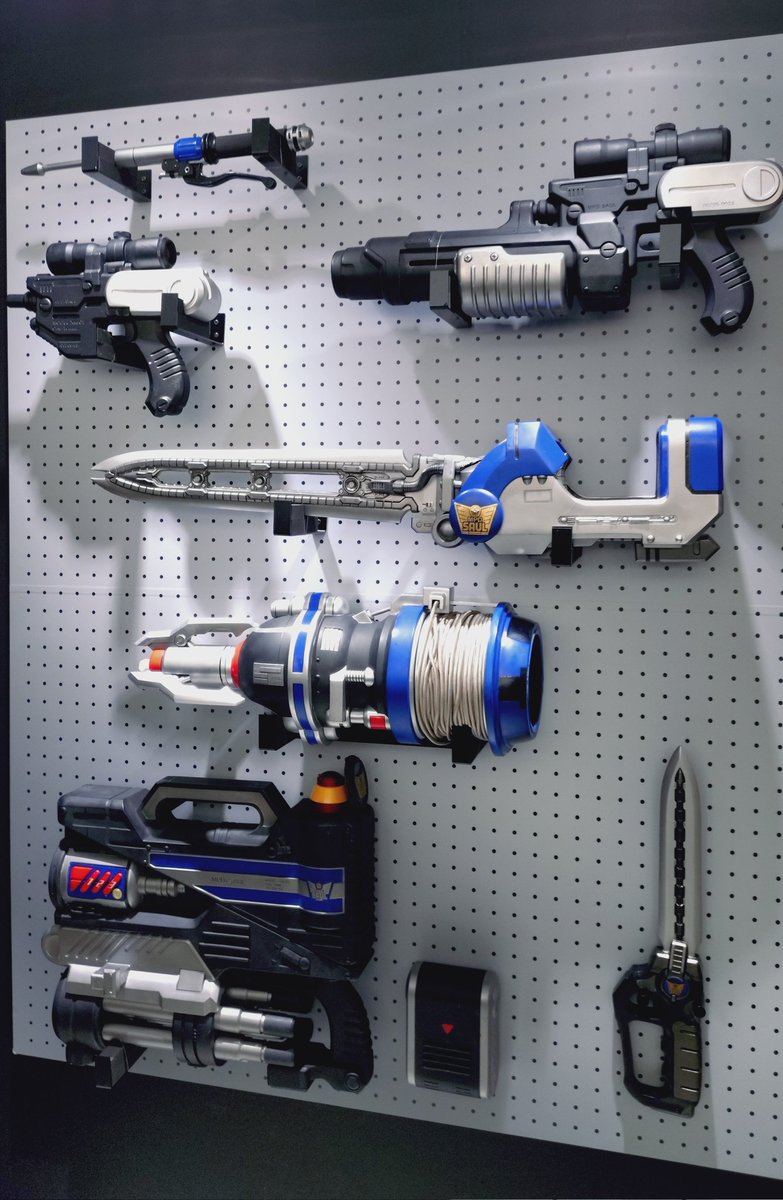 男の子ってこういうの好きなんでしょ？

そうに決まってる

#真アギト展
#仮面ライダーアギト