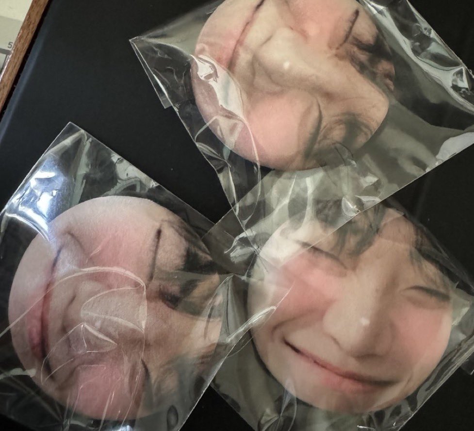 윤누쨈 협찬으로 
복숭아 파우치 + 통통 하트 복숭아
+말랑 강아지 (꺅😍)
3종 3분께 보내드릴게요💗