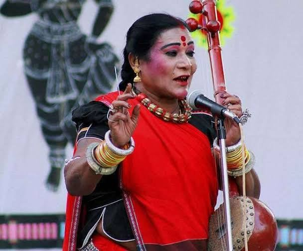 छत्तीसगढ़ के गौरव, पद्म भूषण से सम्मानित प्रसिद्ध पंडवानी गायिका तीजन बाई जी ला जनमदिन के गढ़-गढ़ बधई अउ शुभकामना।
मां सरस्वती के असीस आप पर बने रहय, आप स्वस्थ रहव, दीर्घायु होव अउ अपन कला ले देश ला अइसनेच गौरवान्वित करत रहव।
