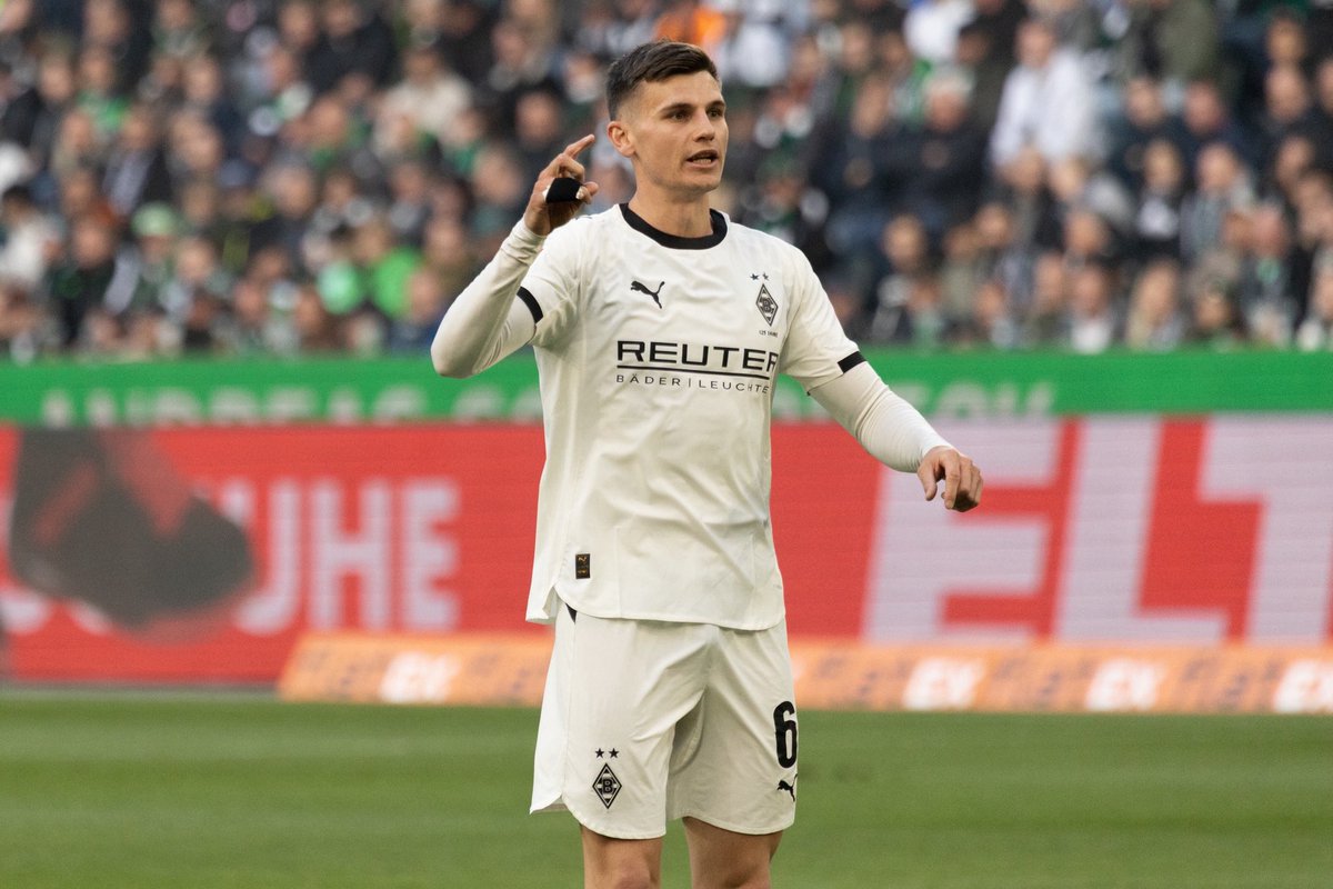 _dennisbayer's tweet image. #Sky Info: #SCF hat Interesse an Verpflichtung von Yannik #Engelhardt! War schon 21-23 in #Freiburg. Da #Manzambi voraussichtlich gehen wird, herrscht im ZM Bedarf.
Auch #Borussia an Verpflichtung interessiert. Ablöse von #Como1907 aber wohl tu hoch
@Sky_Marlon89 @SkySportNews