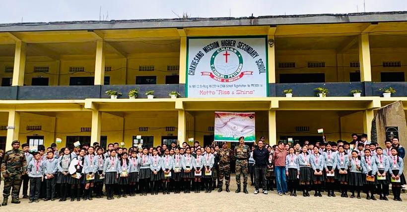 Spearcorps's tweet image. 𝗦𝘁𝗼𝗿𝗶𝗲𝘀 𝘁𝗵𝗮𝘁 𝗜𝗴𝗻𝗶𝘁𝗲 𝗣𝗮𝘁𝗿𝗶𝗼𝘁𝗶𝘀𝗺

#AssamRifles under #SpearCorps marked the first anniversary of #OperationSindoor by organising a documentary screening, lecture and awareness rally at Chakesang Mission Higher Secondary School, Pfutsero and a poster and