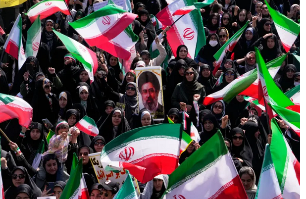 Mahsaamini221's tweet image. Iran rejects Trump’s claim of leadership rift, insisting the nation is united as “one soul” with iron unity of government and people amid rising US-Iran tensions. #Iran #USIran #MiddleEast #Diplomacy