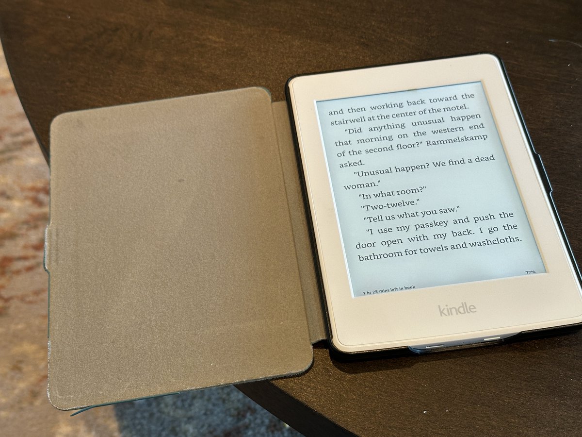 ElizaWallace27's tweet image. Reading, one of my favorite things to do on a lazy afternoon. This is book 70 since mid-July. #villavie #reading #hobbies #cruising #sharonlane