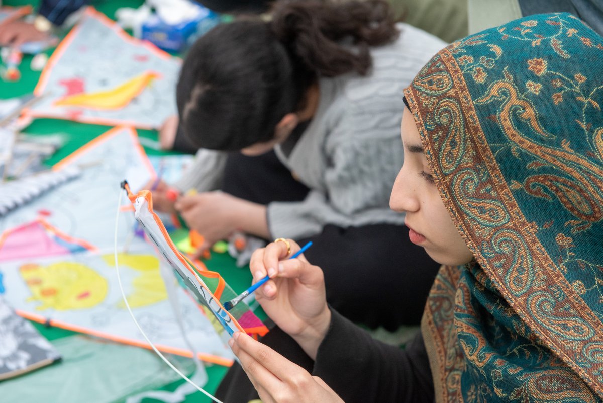 HAISHULOU's tweet image. Embrace spring in Haishu! 🌼 International students from Ningbo University joined a kite-making event at Xindian Park, learning traditional craft and flying vibrant kites. A joyful way to experience Chinese culture and make new friends across cultures! 🪁✨ #SpringVibes