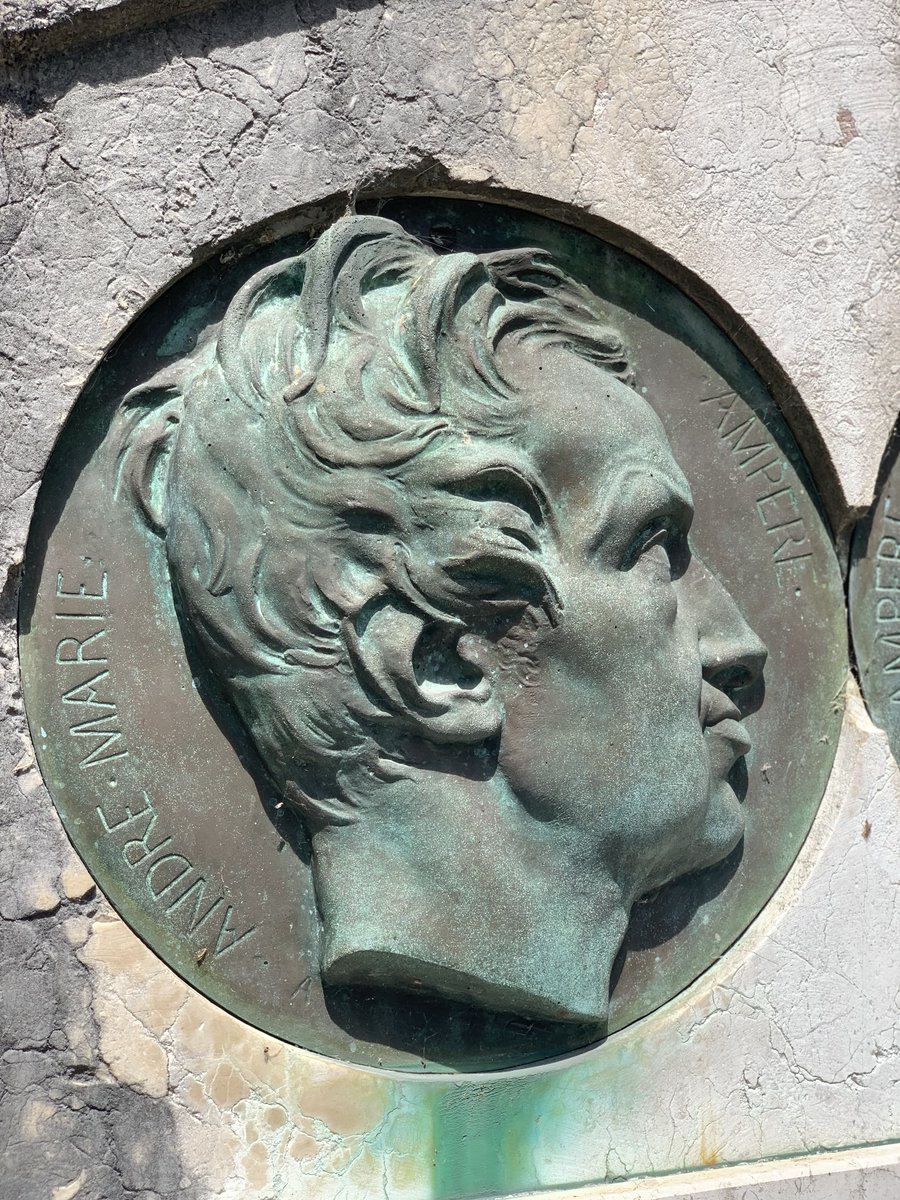 LeTaphopile's tweet image. #Paris, cimetière de #Montmartre. André-Marie Ampère (1775-1836), mathématicien, physicien, chimiste et philosophe. Il est un des découvreurs de l’électromagnétisme. L’unité de l’intensité du courant électrique porte son nom.
📷 André-Marie Ampère via Wikipédia 
1/2
