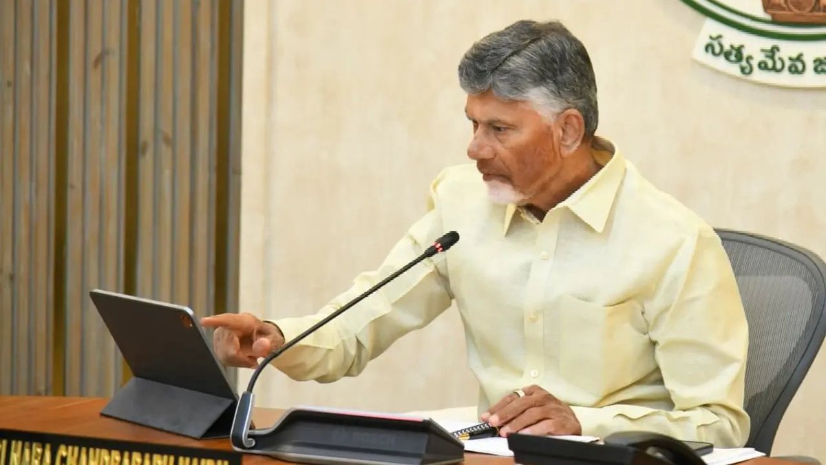 SingamYell21994's tweet image. yellowsingam.com/news/cm-chandr…

కూటమి నేతలతో సీఎం చంద్రబాబు టెలీకాన్ఫరెన్స్📞

మహిళా రిజర్వేషన్ బిల్లుపై అసెంబ్లీలో చర్చకు నిర్ణయం.

త్వరలో ఏపీ ప్రత్యేక అసెంబ్లీ సమావేశాలు అవకాశం.

#Chandrababu #APAssembly #BreakingNews #AndhraPradesh #YellowSingam