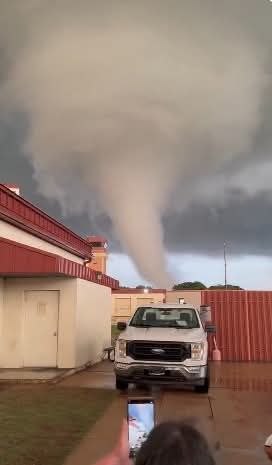 retsuz's tweet photo. Ostatnie tornada z Oklahomy https://t.co/Jh7qu09jtk