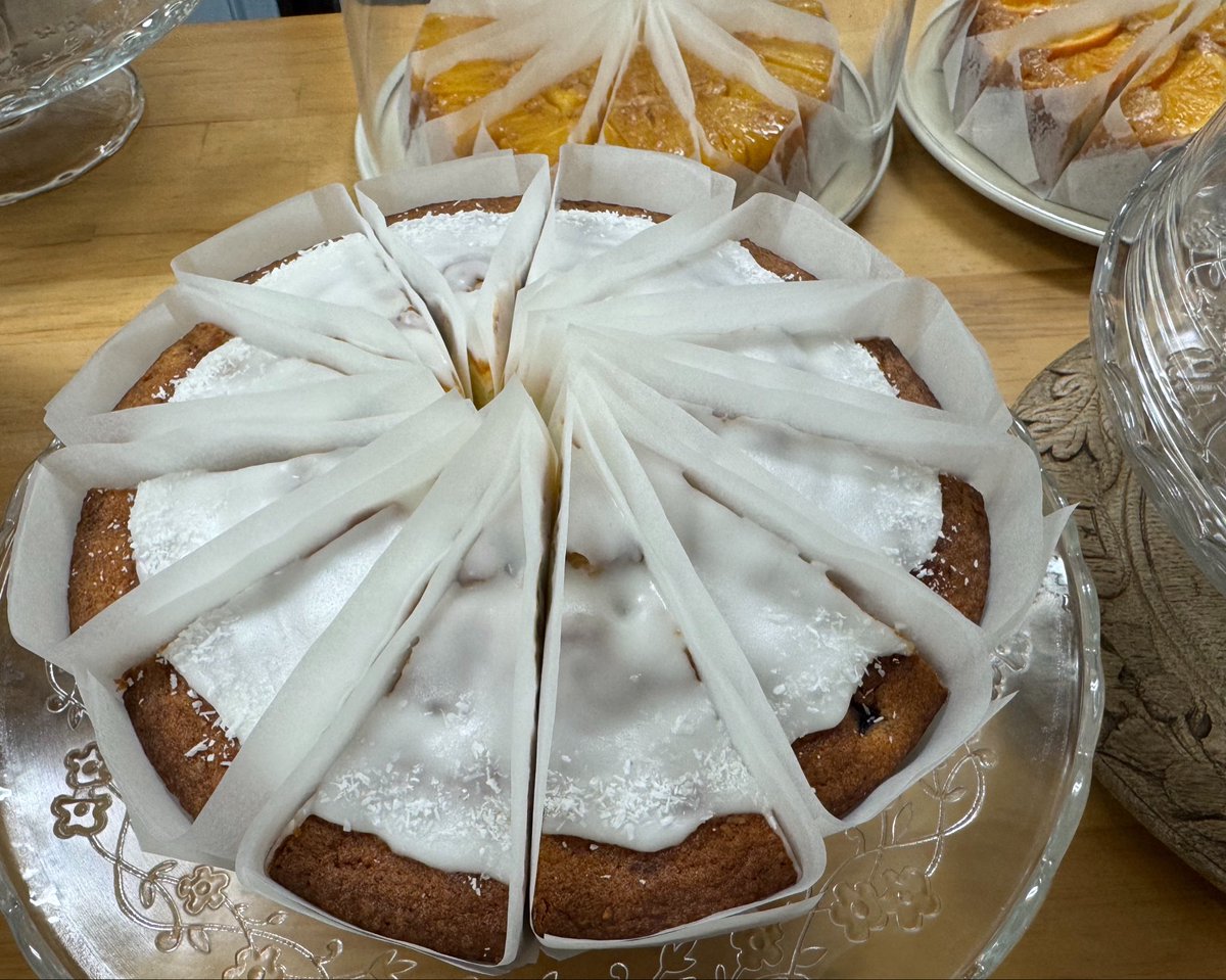 🇬🇧4/25(土)🇬🇧12:00〜完売終了🇬🇧
ブラッドオレンジのさかさまケーキは明日まで。

台湾パイナップルは芯まで甘く、とってもジューシー。生でももちろん美味しいのですが、お菓子になってもいいお味です。