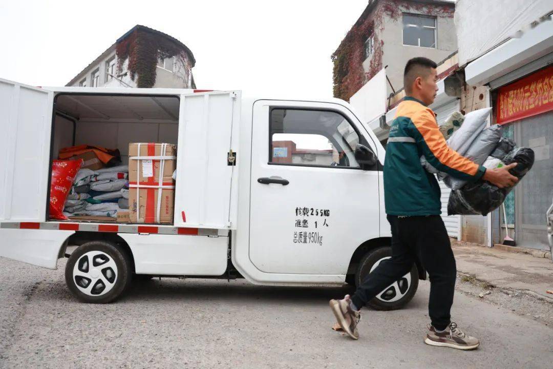 DoubleJbn's tweet image. "Unboxed my @BrandName haul!  Super excited about the [product name]—perfect for [use case, e.g., daily commutes/weekend hikes]. Quality feels top-notch, and the [color/feature] is chef’s kiss. Who else loves a satisfying unboxing  #Unboxing #BrandNameLove"