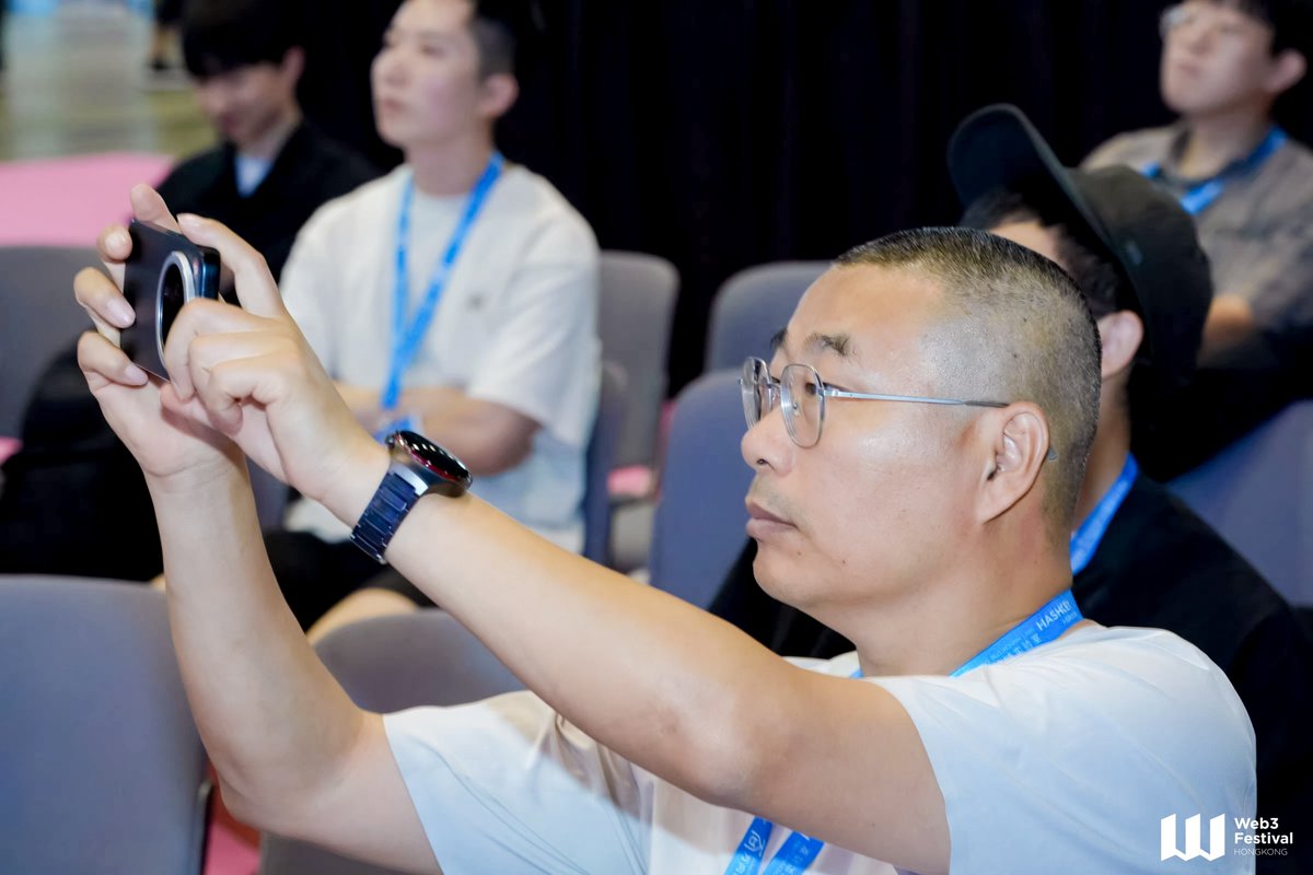 Joseph_Chee tweet media