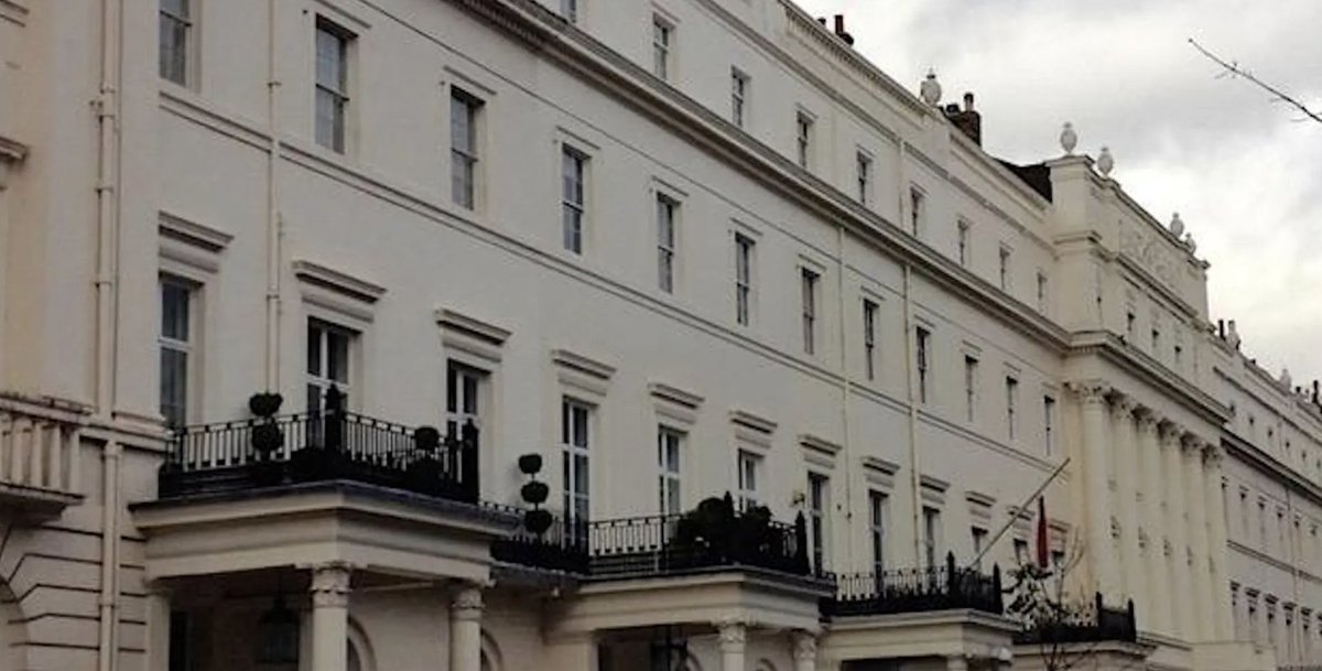 footprintsldn's tweet photo. This Saturday take a stroll with us on one of two great London walks either following in the footsteps of Vincent Van Gogh or to discover the scandals that have rocked #Belgravia Book at https://t.co/tQKheP81sw @StephensLDN https://t.co/GyRnsRKS86