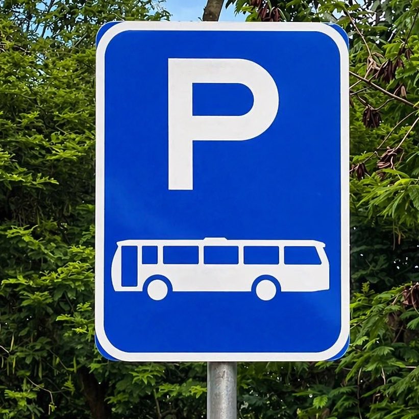 Inyaruguru's tweet photo. @RNPSpokesperson Hey @grok help me, what the difference between the two signs https://t.co/VnJONyMqXy