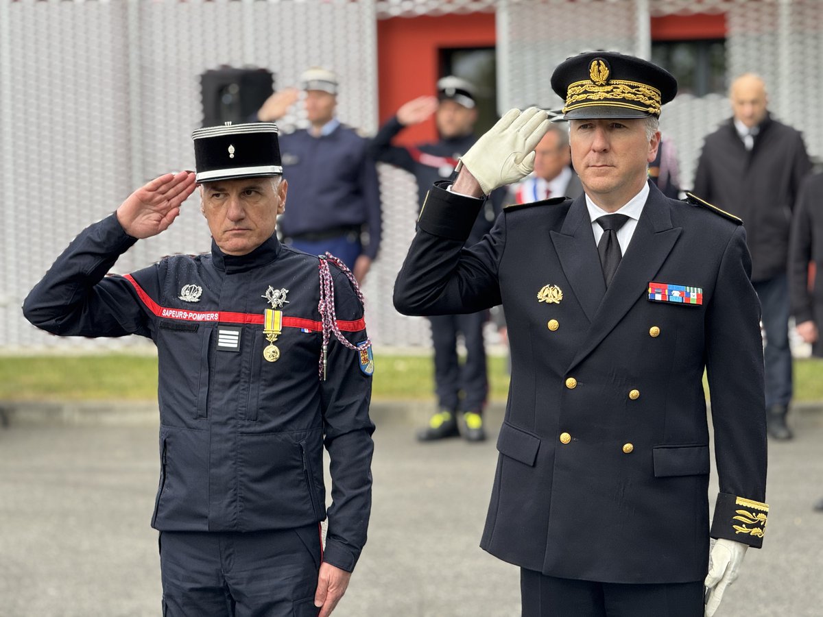 Image de Préfet des Hautes-Pyrénées - #VotreSécurité🚒 | Le #préfet65 a assisté à la passation de commandement du #CIS de Tarbes du SDIS 6